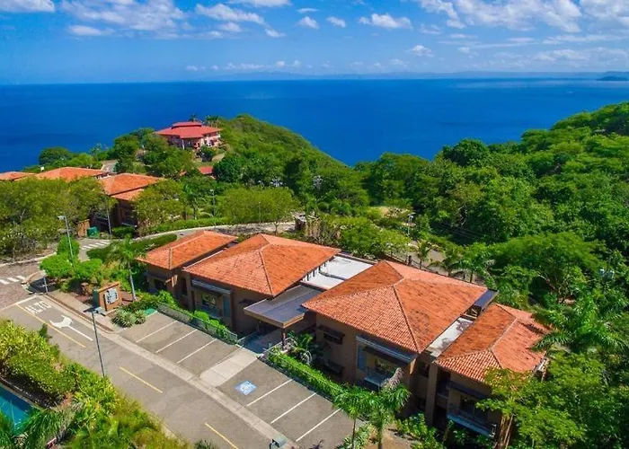 Hilltop Haven With Pool, Terrace And Sea Breeze Сasa de vacaciones *