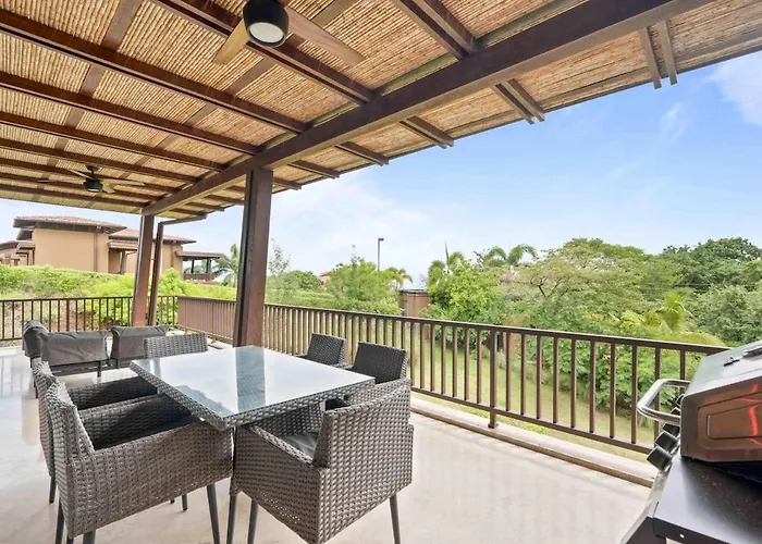 Hilltop Haven With Pool, Terrace And Sea Breeze Сasa de vacaciones